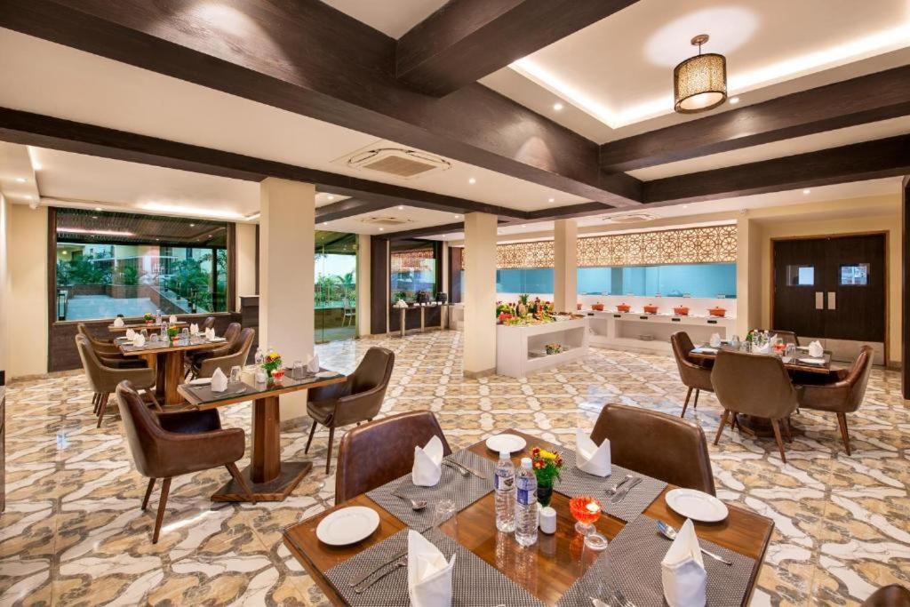 Sea Breeze Max Resort & Spa Madgao Buitenkant foto